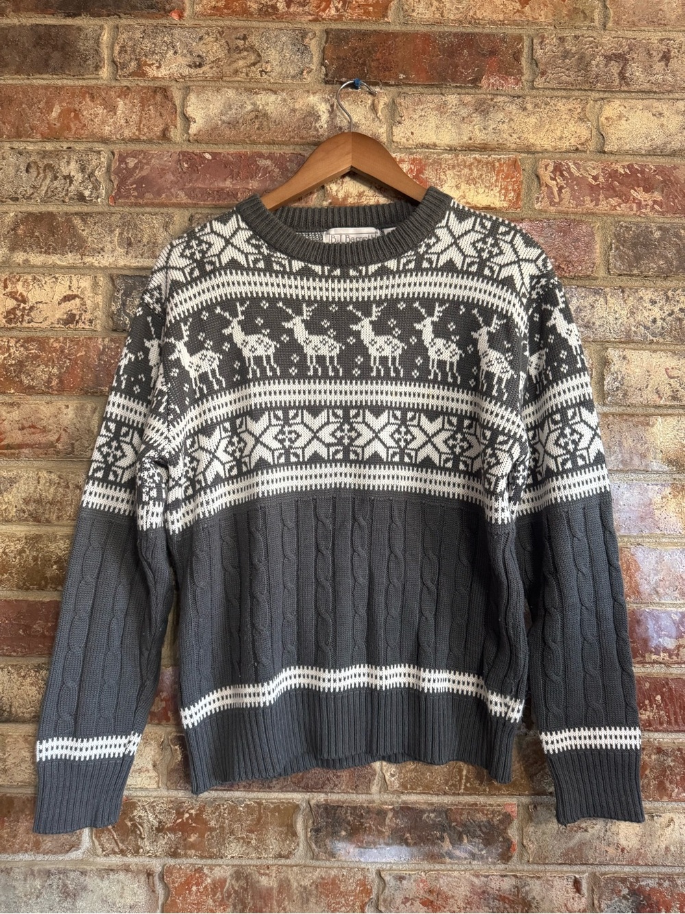 1980’s Vintage Men's Crewneck Fair Isle Reindeer Sweater in Gray